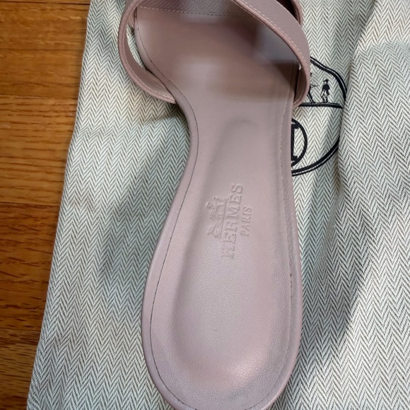 Hermes Oasis Sandal in Rose Porcalaine. Size 37.5 - Picture 4 of 15